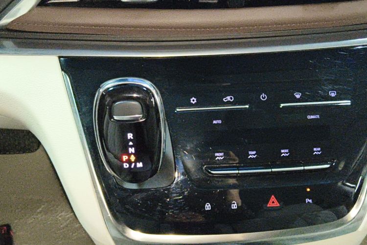 别克GL8 2023款 陆上公务舱 舒适型中控内饰18