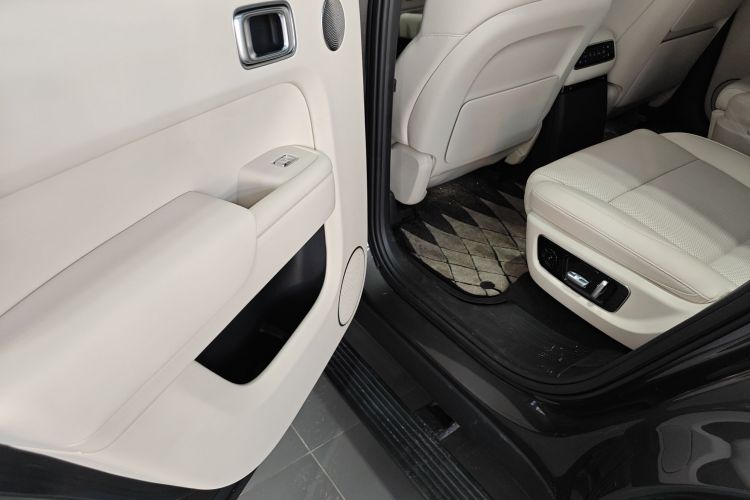 理想汽车 理想L9 2024款 Ultra中控内饰7006