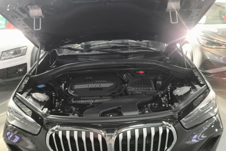 宝马X1 2022款 sDrive25Li 领先型机舱底盘24