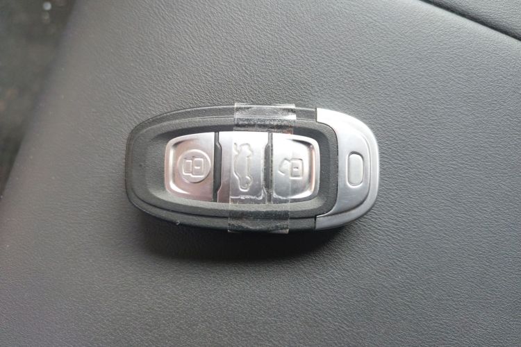 红旗E-QM5 2023款 改款 基础出行版中控内饰11