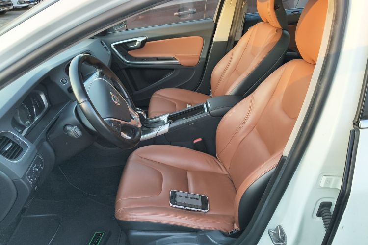 沃尔沃S60 2015款 S60L T5 智驭版中控内饰19