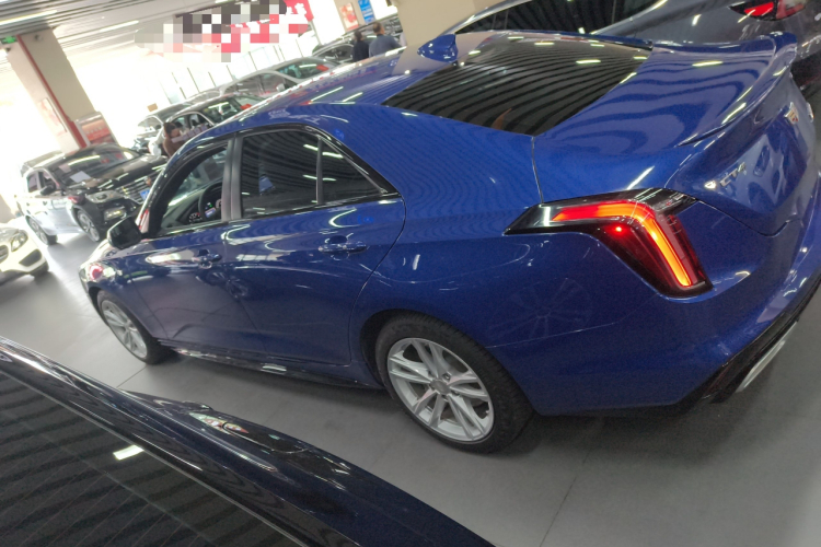 凯迪拉克CT4 2021款 28T 风尚型车身外观4