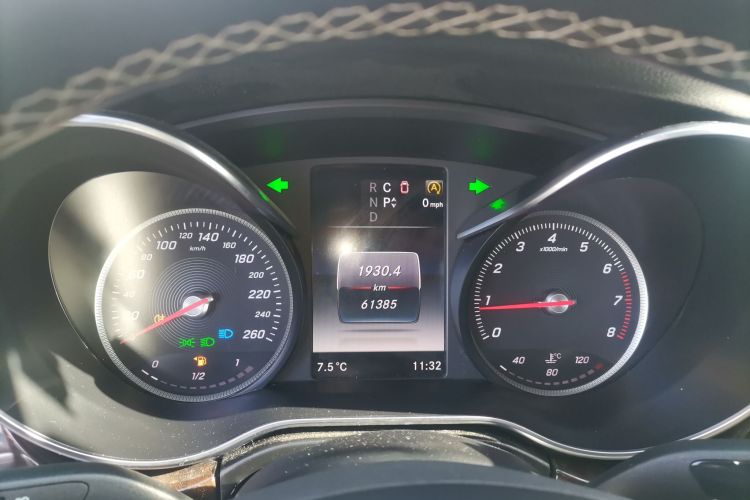 奔驰V级 2017款 V 260 L 尊贵加长版局部细节14