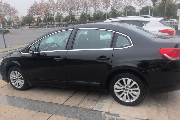 雪铁龙 世嘉 2013款 三厢 1.6L 手动品尚型车身外观4