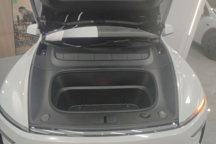 特斯拉 Model Y 2025款 后轮驱动 首发版机舱底盘24