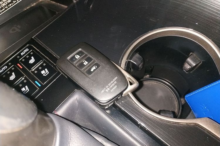 雷克萨斯RX 2016款 300 四驱典雅版 国VI中控内饰7001