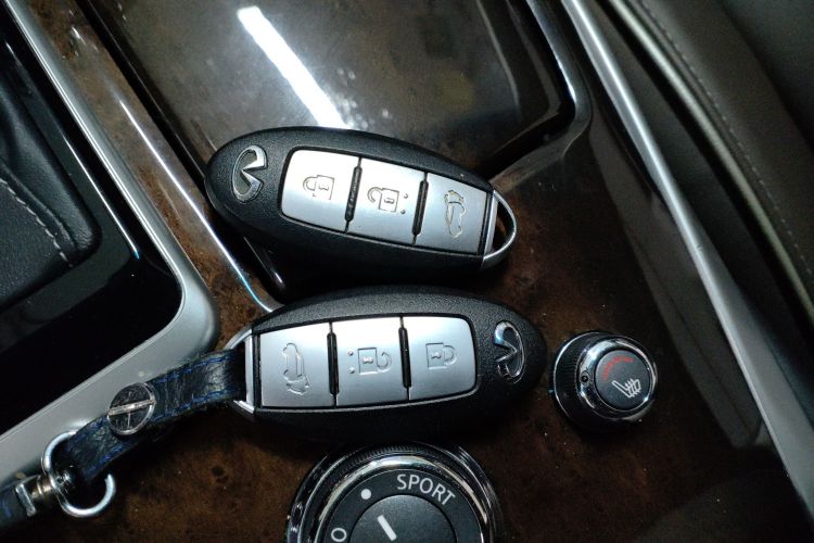 英菲尼迪QX60(进口) 2016款 2.5 S/C Hybrid 两驱卓越版 国V中控内饰11