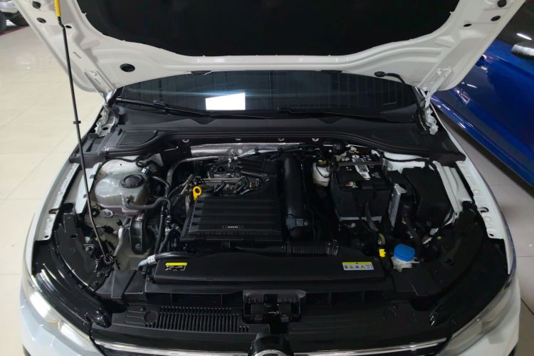 大众 高尔夫 2023款 改款 280TSI DSG R-Line Lite机舱底盘24