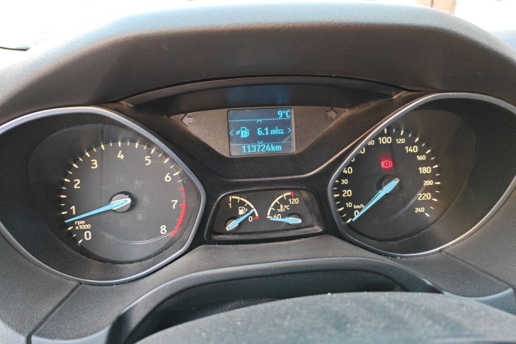 福特 福克斯 2015款 三厢 EcoBoost 125 手动超能风尚型中控内饰15