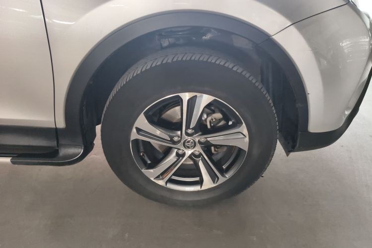 丰田 RAV4荣放 2015款 2.0L CVT四驱新锐版车身外观10