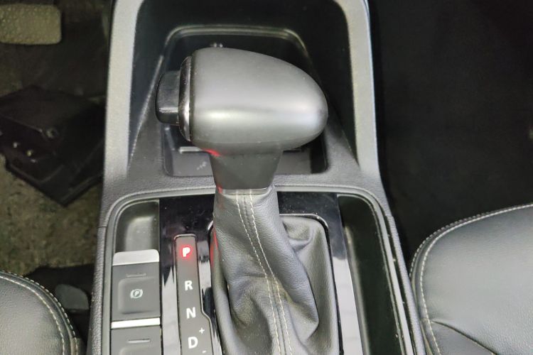 观致5 2018款 改款 1.6T 自动领先型中控内饰18