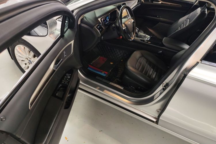 福特 蒙迪欧 2013款 2.0L GTDi200时尚型中控内饰7003