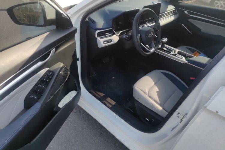 吉利汽车 帝豪 2022款 第4代 1.5L CVT旗舰型中控内饰7003