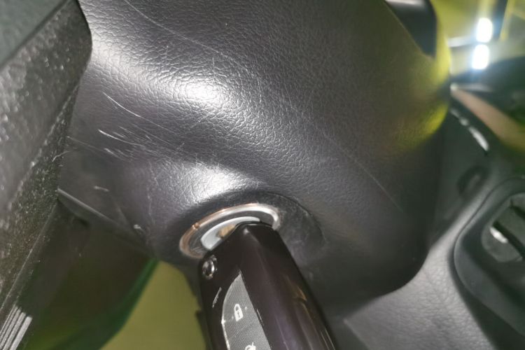 丰田 锐志 2013款 2.5V 尚锐版中控内饰7001