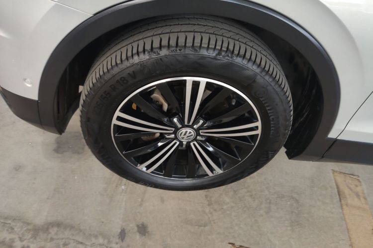 大众 途观L 2017款 330TSI 自动两驱旗舰版车身外观6001