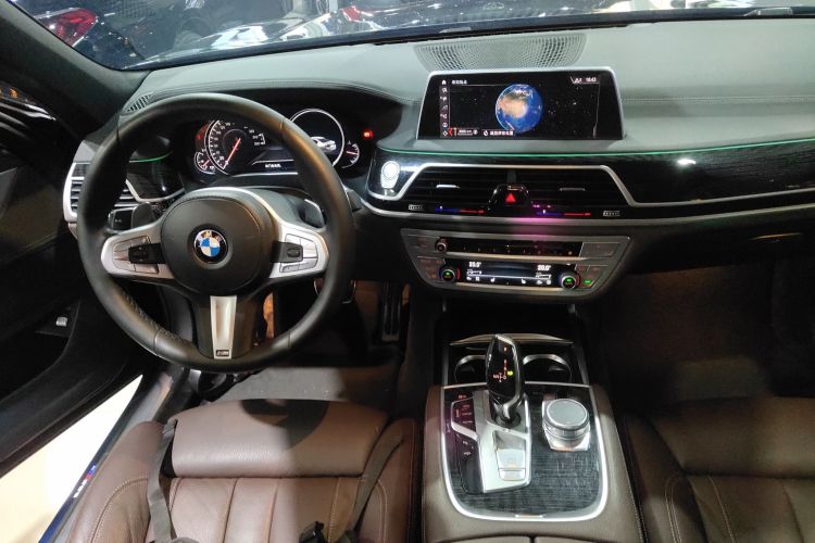 宝马7系 2018款 730Li 领先型 M运动套装中控内饰16