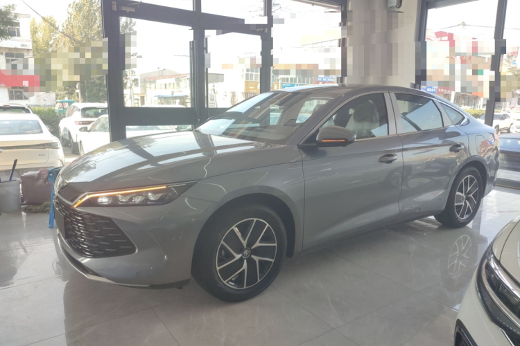 比亚迪 秦L 2024款 DM-i 120KM超越型车身外观4