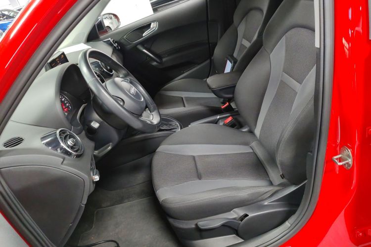 奥迪A1 2016款 30 TFSI Sportback Design风尚版中控内饰19