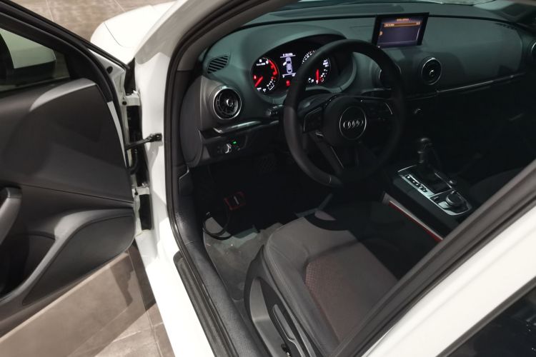 奥迪A3 2018款 30周年年型 Limousine 35 TFSI 进取型中控内饰7003