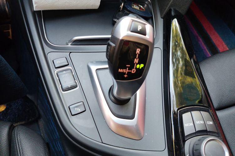 宝马3系 2018款 320Li 时尚型中控内饰18