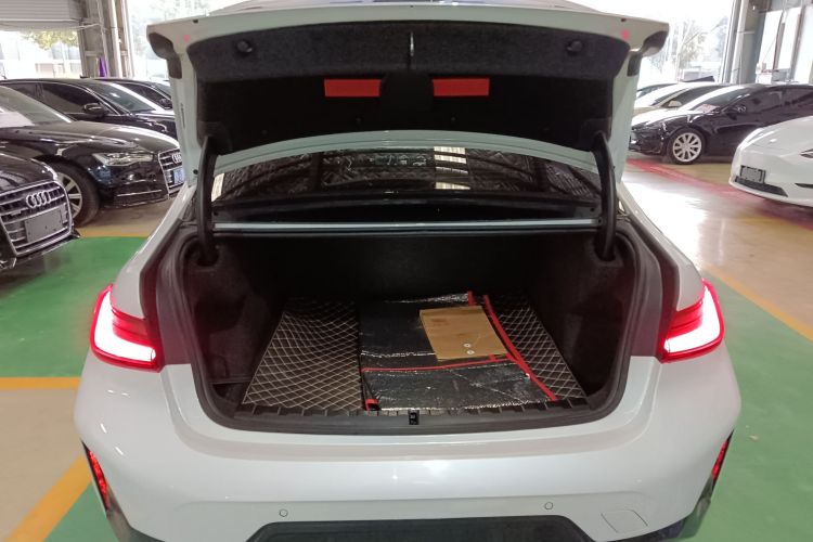 宝马3系 2023款 325i M运动套装机舱底盘23