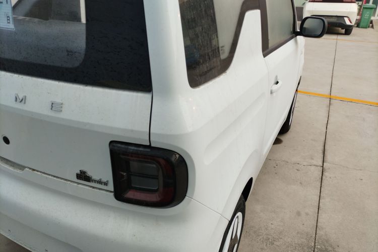 吉利银河 熊猫 2025款 210km 元气熊车身外观9