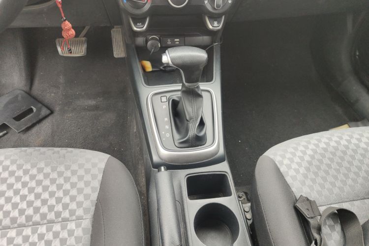 起亚K2 2017款 三厢 1.4L AT GLS中控内饰18