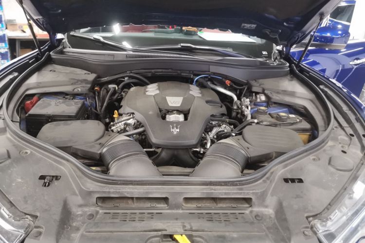 玛莎拉蒂 Levante 2021款 3.0T 标准版机舱底盘24