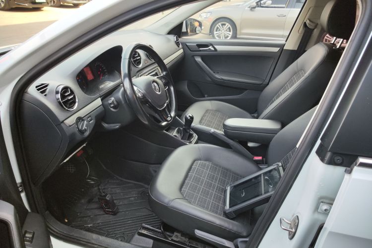 大众 捷达 2019款 梦想版 1.4L 手动舒适型中控内饰19