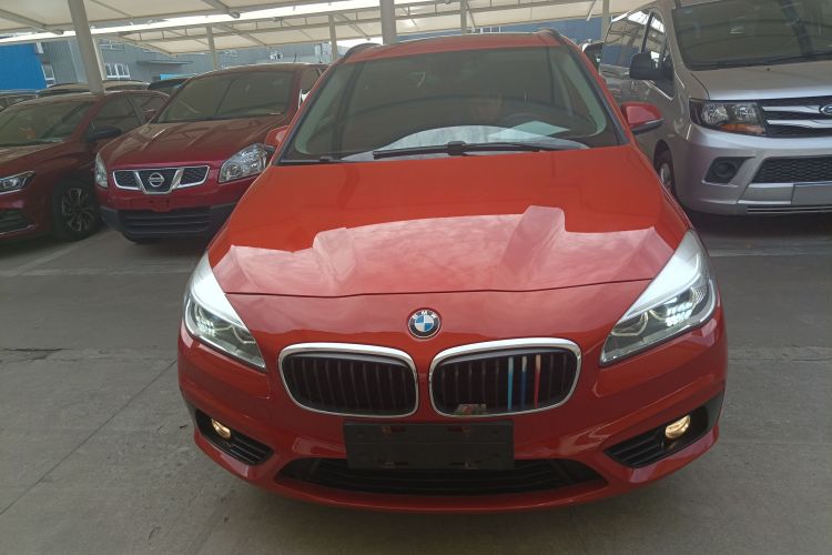 宝马2系旅行车 2016款 218i 运动设计套装车身外观2