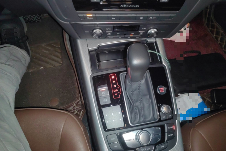 奥迪A6L 2018款 30周年年型 45 TFSI quattro 运动型中控内饰18