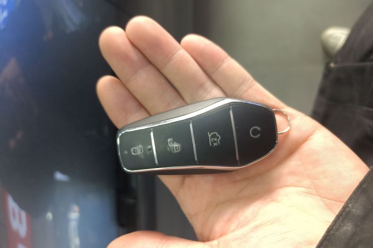 比亚迪 汉L 2025款 DM-p 四驱激光雷达旗舰型中控内饰7001