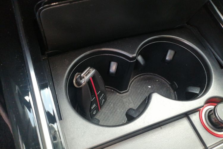 红旗HS5 2022款 2.0T 智联旗享四驱版中控内饰11