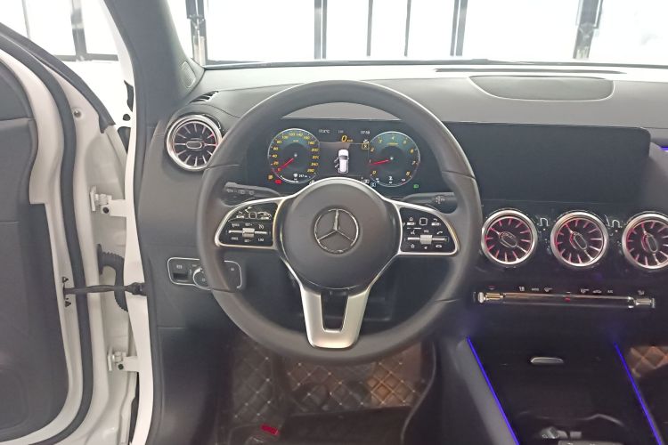 奔驰GLA 2023款 GLA 220中控内饰13