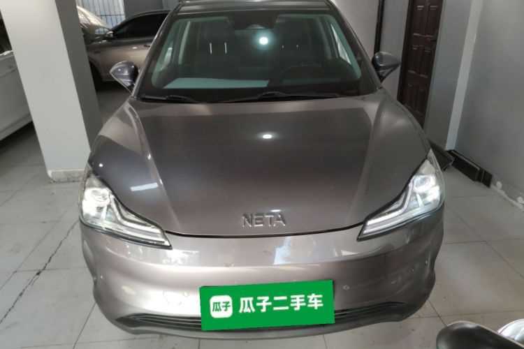哪吒汽车 哪吒V 2022款 Pro 长续航智享版车身外观2