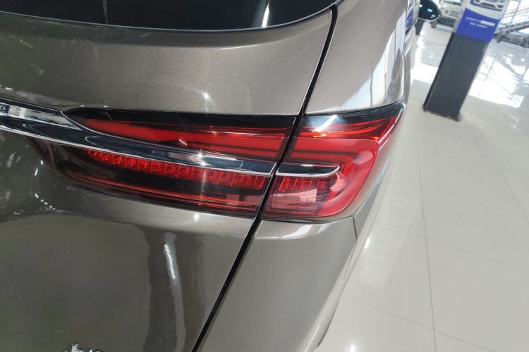 别克GL8 2023款 陆上公务舱 智享型车身外观9