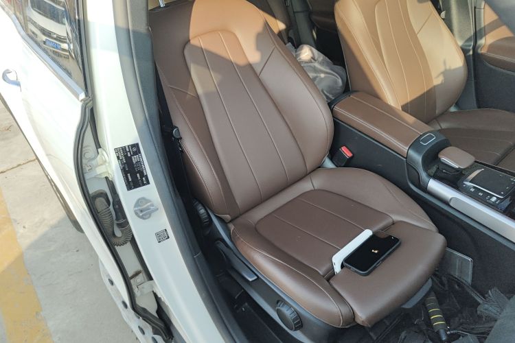 奔驰GLB 2022款 改款 GLB 200 动感型局部细节41