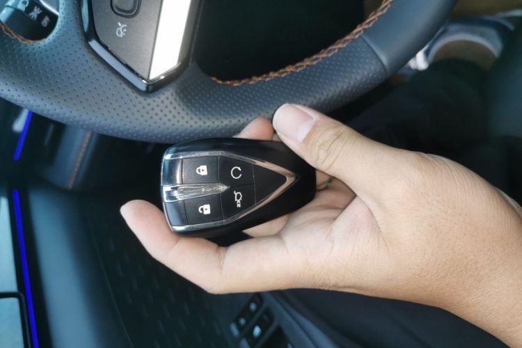 长安UNI-V 2023款 1.5T 尊贵型中控内饰11