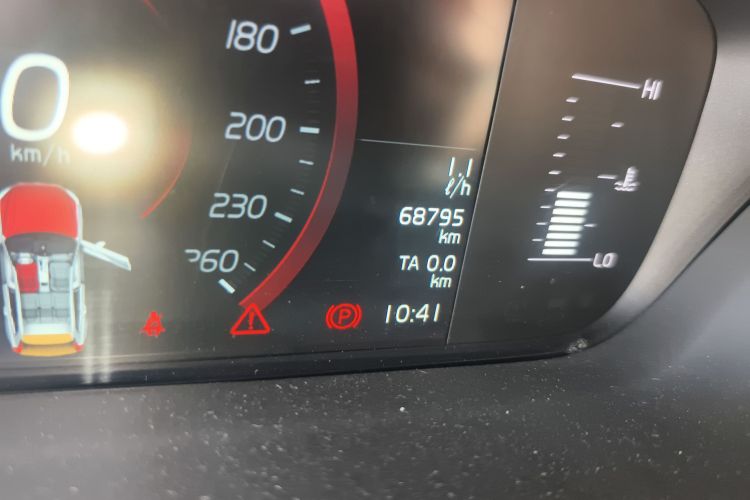 沃尔沃XC60 2019款 T5 四驱智逸版 国V中控内饰15