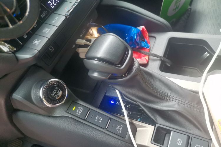 丰田 普拉多 2024款 2.4T 悍野WX版 6座局部细节18