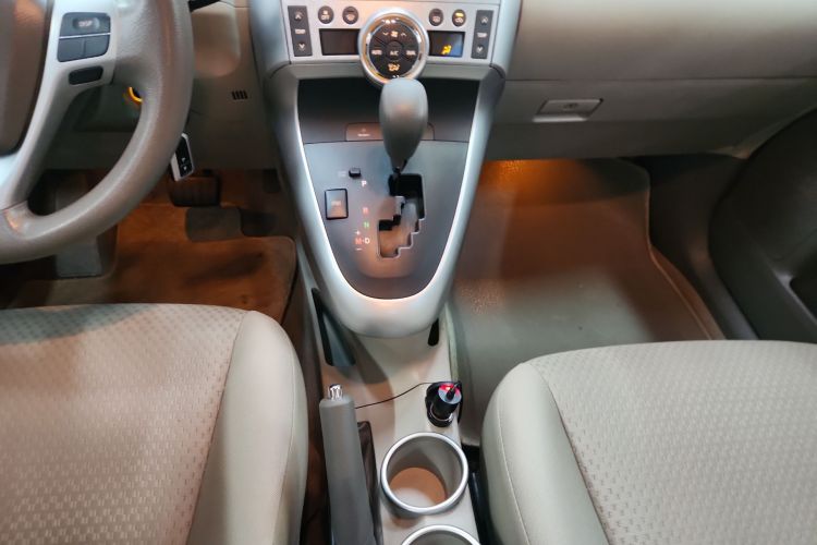 丰田 逸致 2014款 星耀 180G CVT舒适版局部细节18