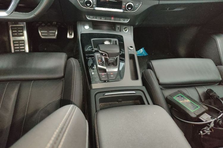 奥迪Q5L 2024款 40 TFSI 豪华动感型中控内饰18