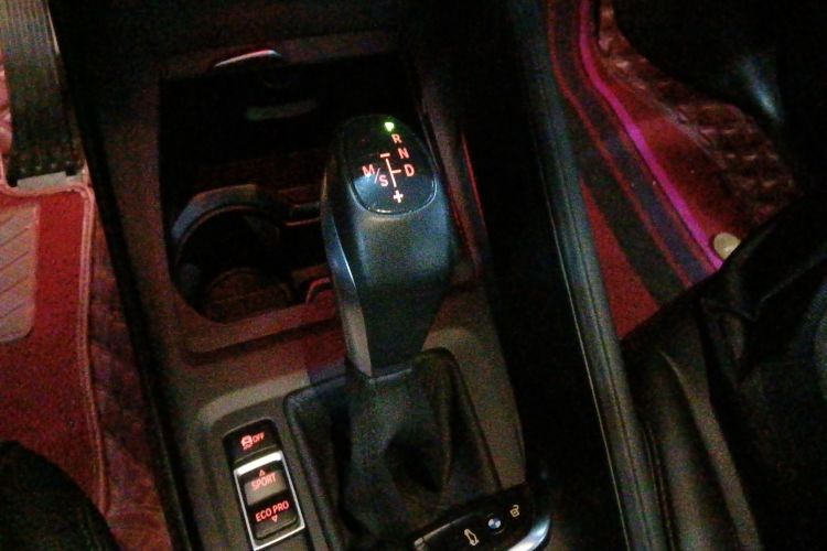 宝马X1 2019款 sDrive20Li 领先型中控内饰18