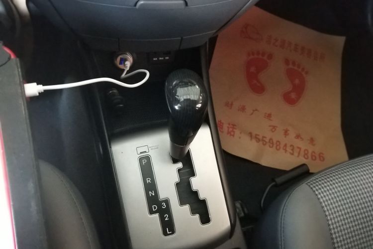 现代 悦动 2011款 1.6L 自动舒适型中控内饰18