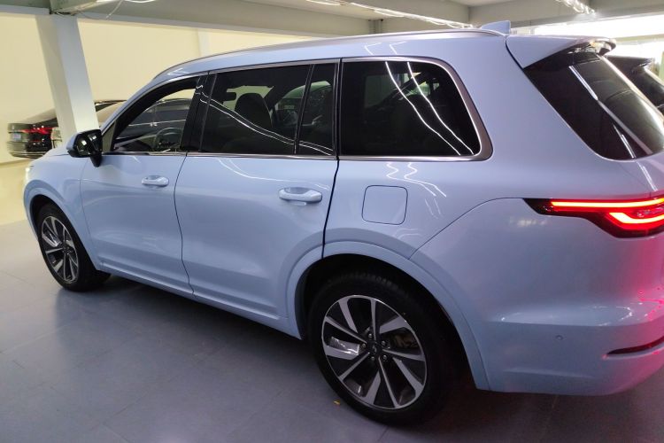 理想汽车 理想ONE 2021款 增程6座版车身外观4