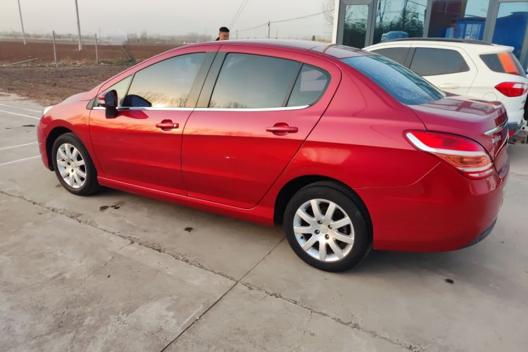 标致308 2014款 乐享版 经典 1.6L 手动优尚型车身外观4