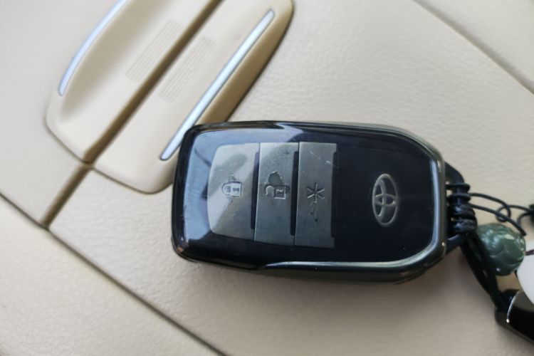 丰田 汉兰达 2015款 2.0T 四驱精英版 7座中控内饰11