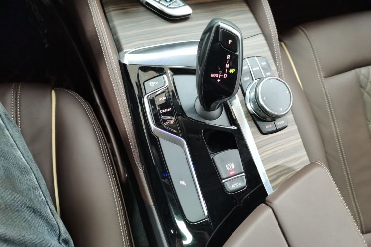 宝马5系 2018款 530Li 领先型 豪华套装中控内饰18