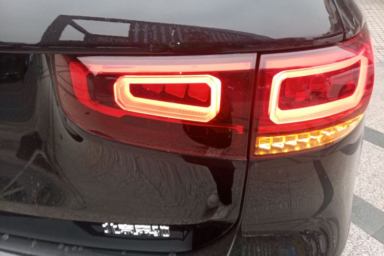 奔驰GLB 2023款 GLB 220 动感型车身外观6006