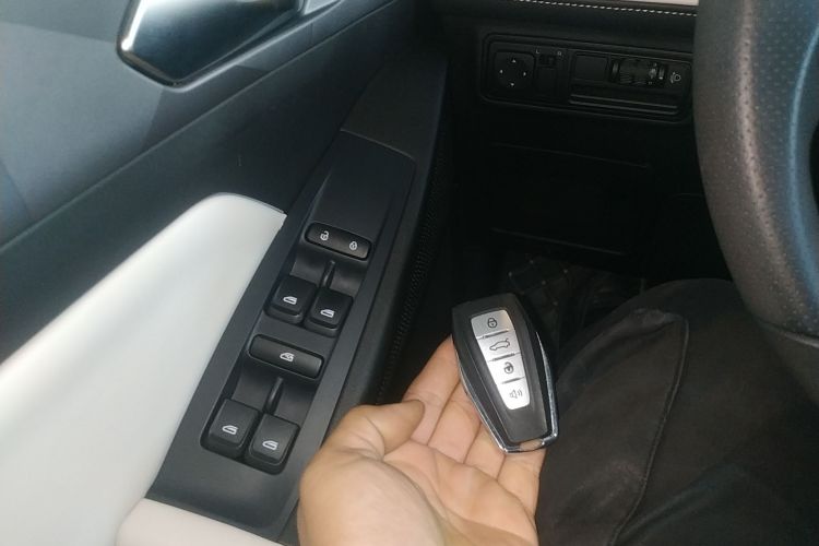 吉利几何E萤火虫 2024款 301km 星光中控内饰11